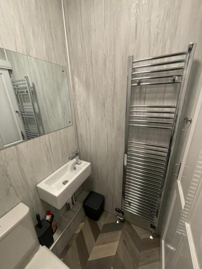 Crown Aros Beag, Ultra City Central 2 Bedroom Apartment With Free Parking Onsite Inverness Exterior photo