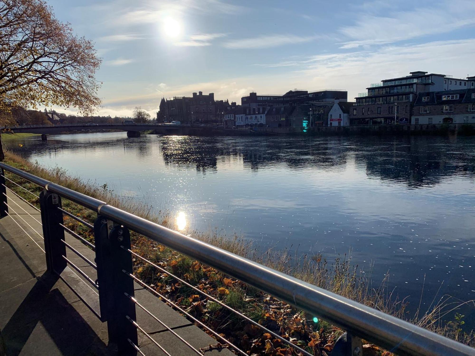 Crown Aros Beag, Ultra City Central 2 Bedroom Apartment With Free Parking Onsite Inverness Exterior photo